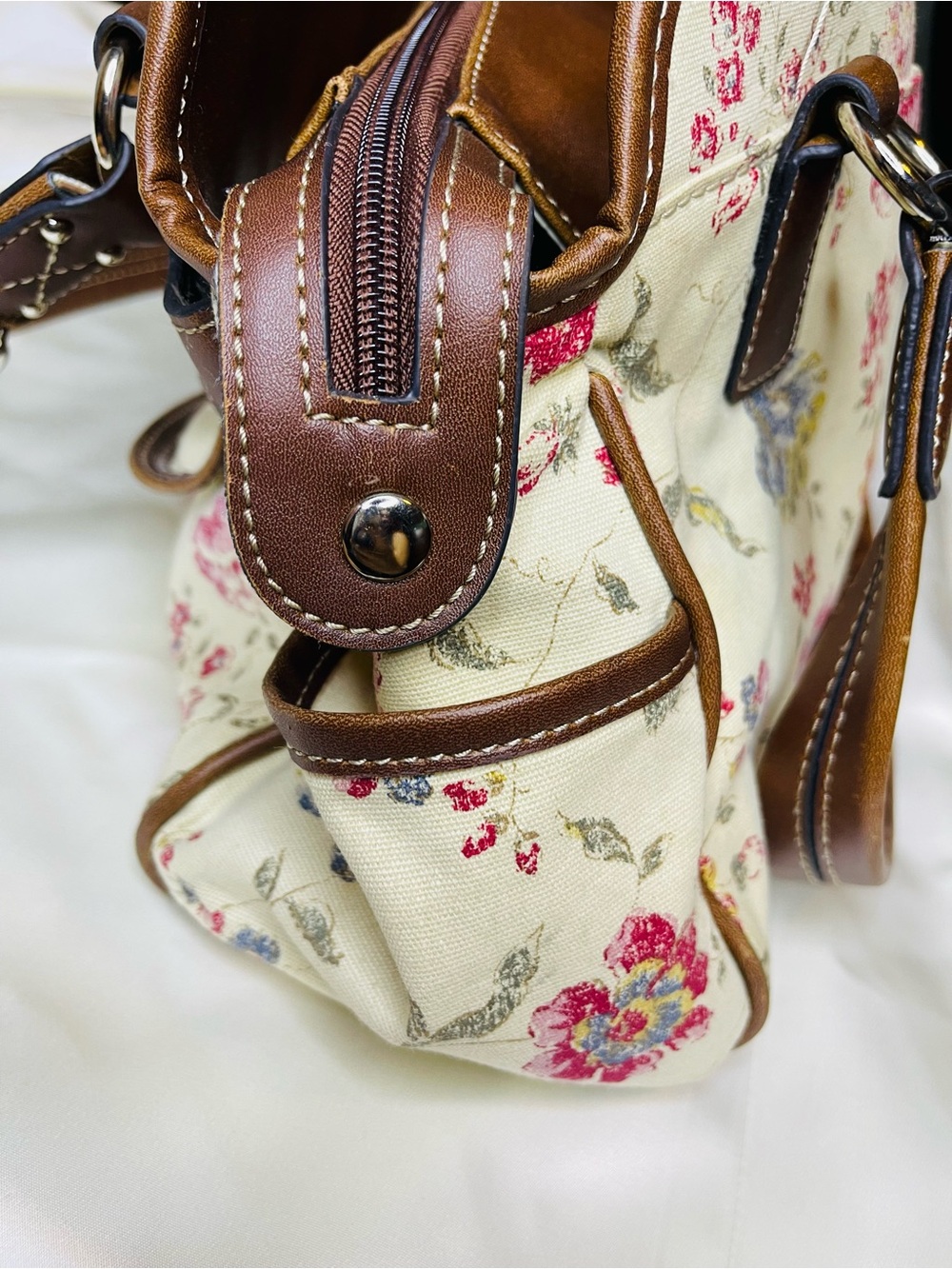 CHAPS | Cream Floral Shoulder Bag with Brown Leather Trim - Picture 9 of 16